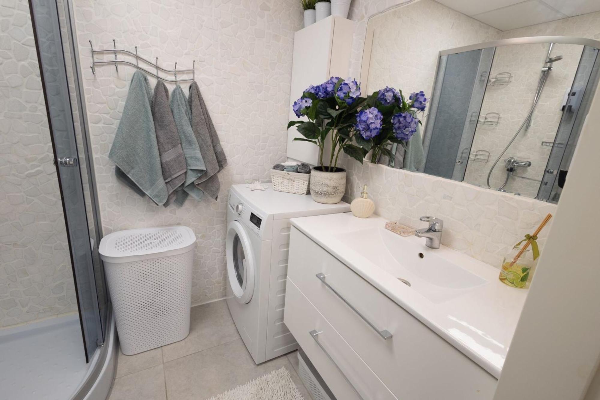 Stella'S Apartment - City Center - Free Secure Parking - Big Sun Terrace - Air Conditioning - Wifi - Tram To The Tallinn Bus Station And Old Town ภายนอก รูปภาพ