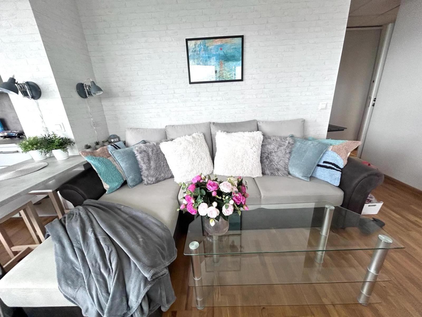 Stella'S Apartment - City Center - Free Secure Parking - Big Sun Terrace - Air Conditioning - Wifi - Tram To The Tallinn Bus Station And Old Town ภายนอก รูปภาพ