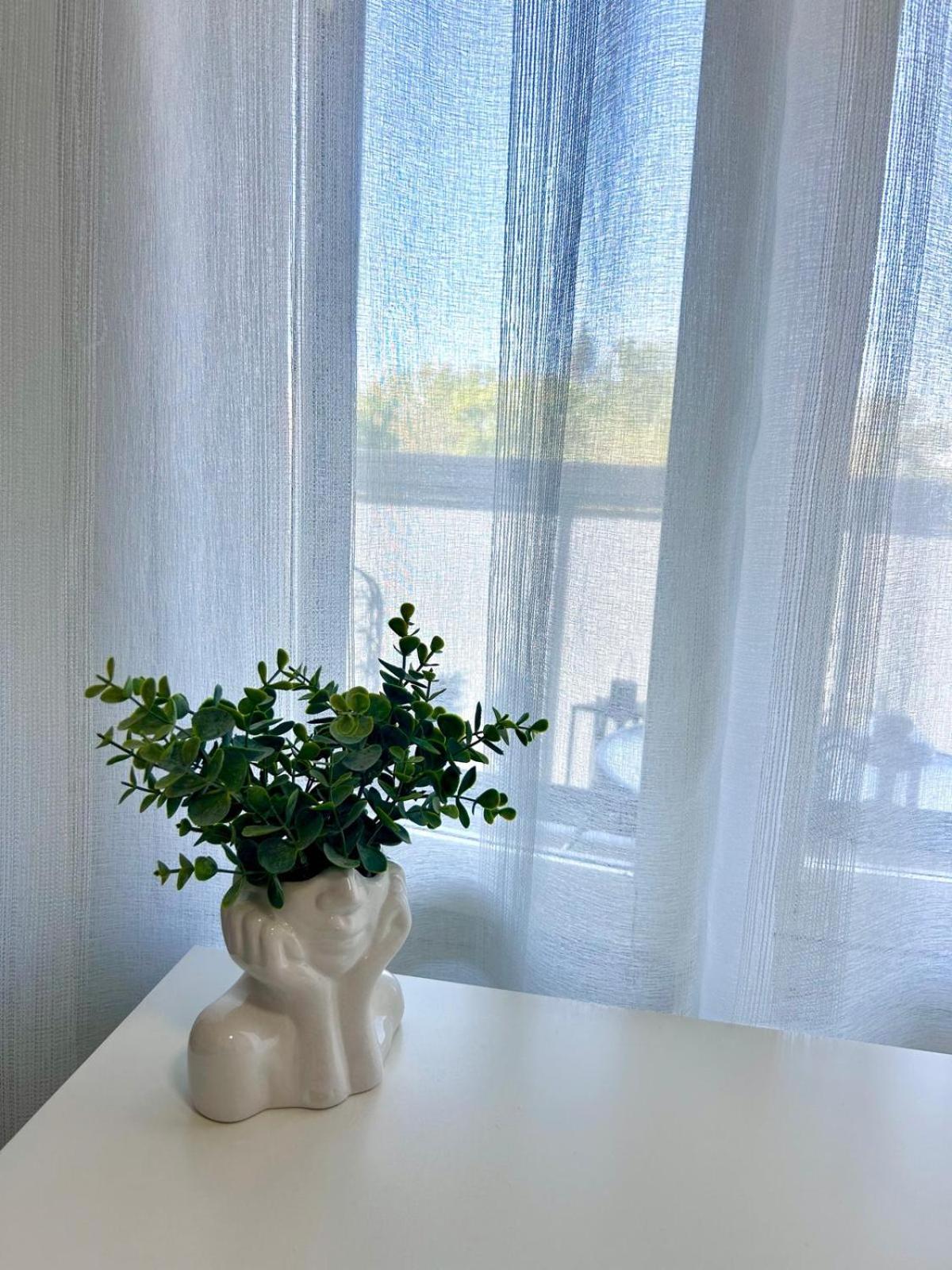 Stella'S Apartment - City Center - Free Secure Parking - Big Sun Terrace - Air Conditioning - Wifi - Tram To The Tallinn Bus Station And Old Town ภายนอก รูปภาพ