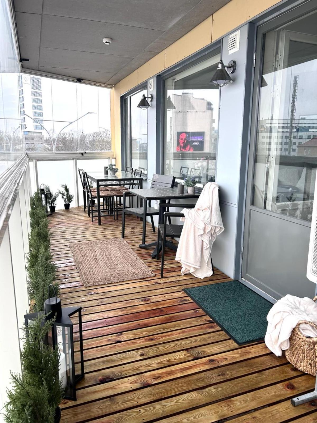Stella'S Apartment - City Center - Free Secure Parking - Big Sun Terrace - Air Conditioning - Wifi - Tram To The Tallinn Bus Station And Old Town ภายนอก รูปภาพ